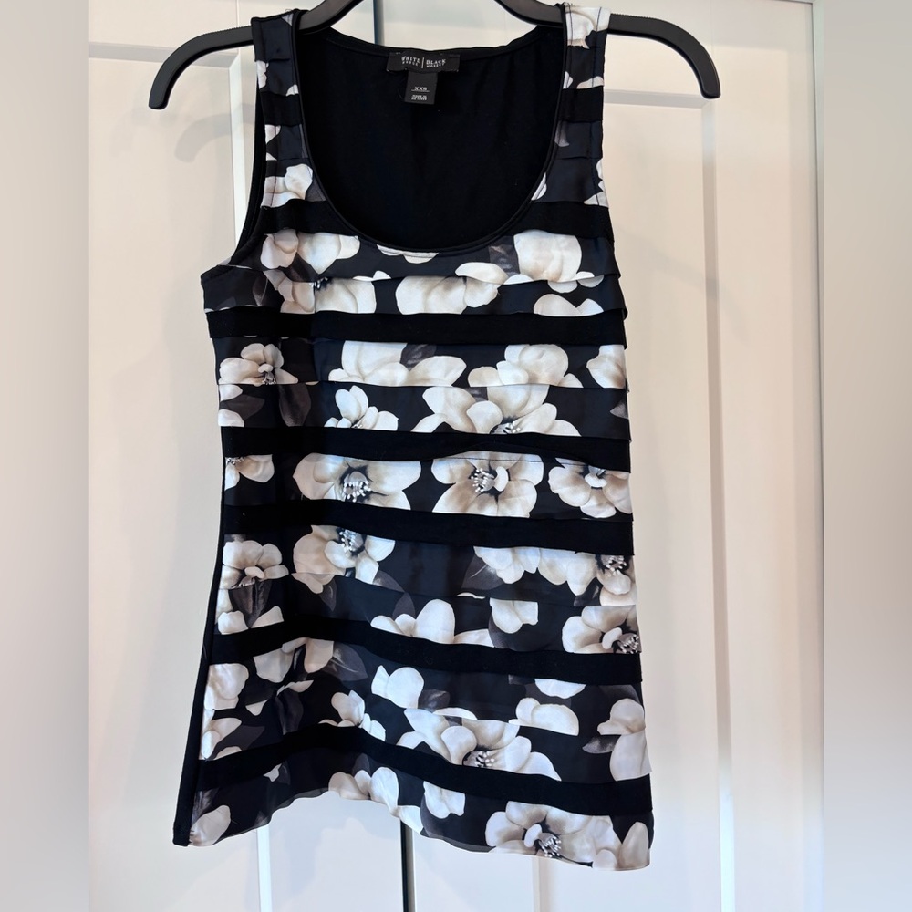 White House Black Market Black & White Floral Sleeveless Tank Top